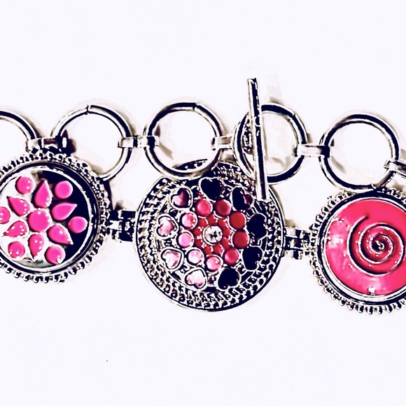 Non-Tarnish Adjustable Toggle Bracelet W/Silver and Bright Pink Snaps! Beautiful - Picture 3 of 4